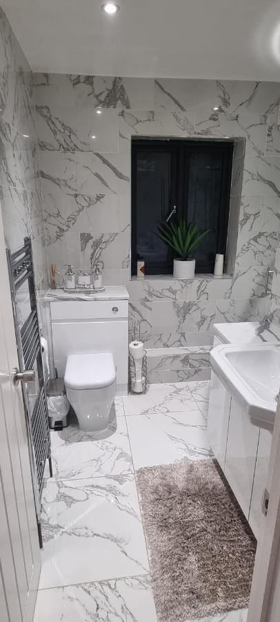 Beautiful With Free On Street Parking In Sydenham Homestay *