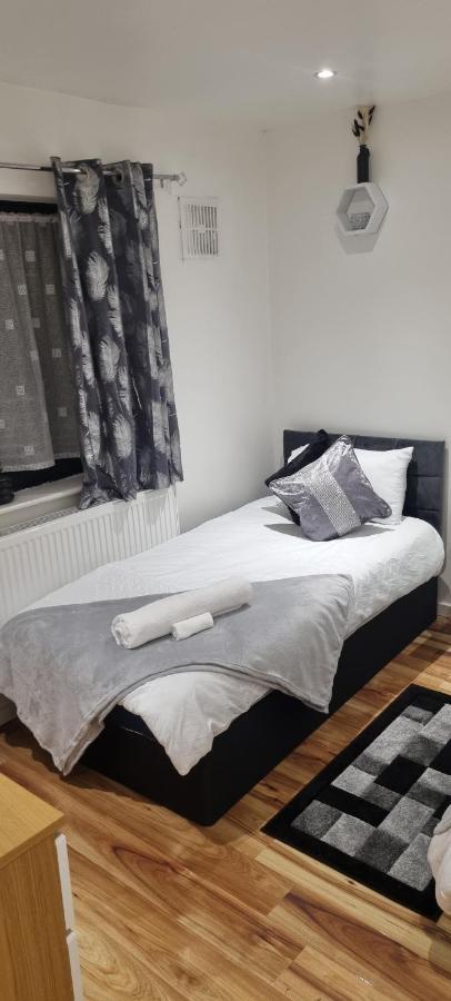 Homestay Beautiful With Free On Street Parking In Sydenham London