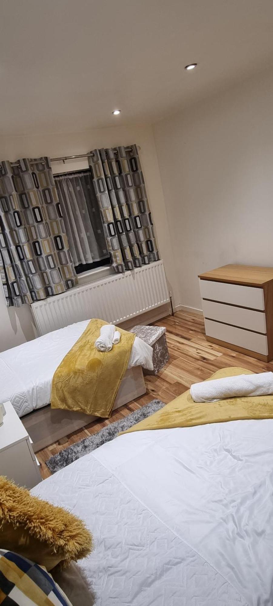 Beautiful With Free On Street Parking In Sydenham