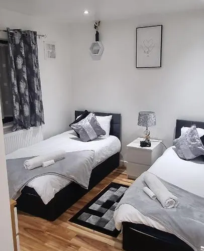 Beautiful Rooms With Free On Street Parking In Sydenham