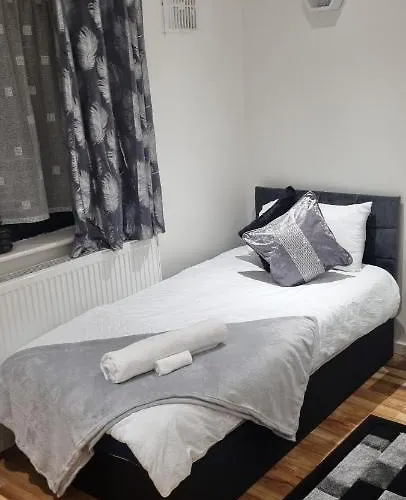 Beautiful Rooms With Free On Street Parking In Sydenham