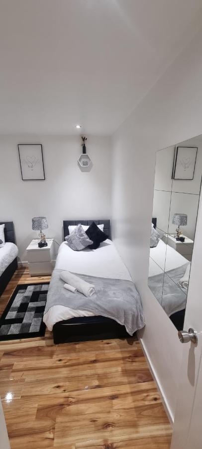 Beautiful With Free On Street Parking In Sydenham London