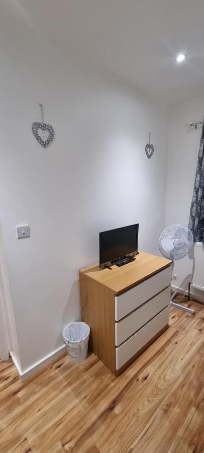 Beautiful With Free On Street Parking In Sydenham Homestay